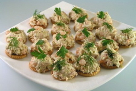 Фото к рецепту: Салат с креветками "искушение"