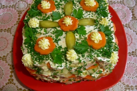 Фото к рецепту: Салат-торт "пластиночки"