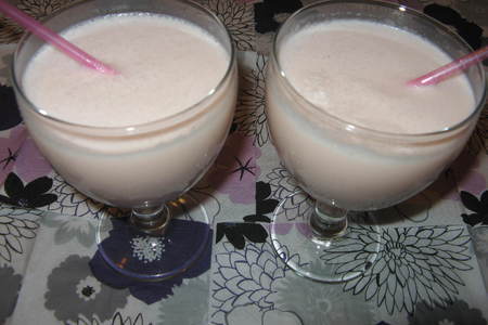 Фото к рецепту: Молочный коктейль"кисельные реки"