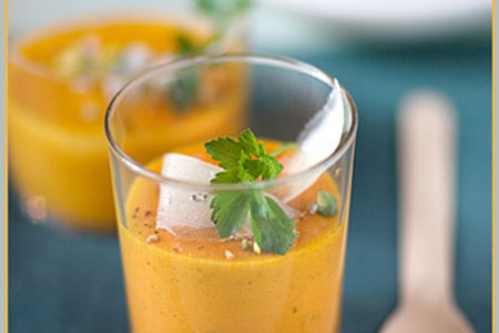 Фото к рецепту: Морковный сок с кокосом