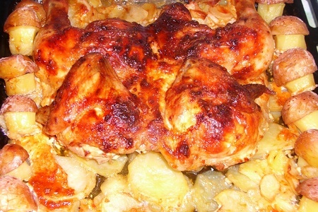 Фото к рецепту: Курица с картофельными грибочками