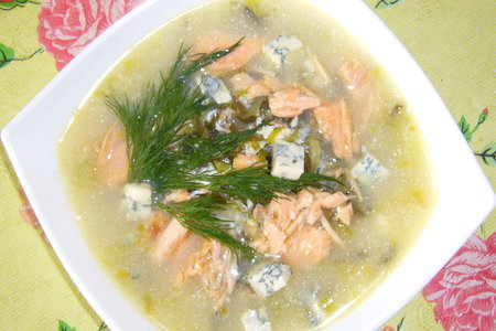 Фото к рецепту: Суп рыбный густой с морской капустой и сыром