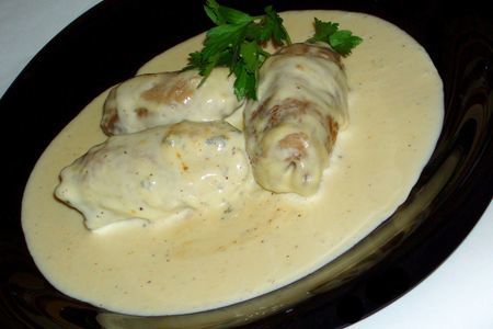 Фото к рецепту: Мясные пальчики со шпинатом и сливочным соусом