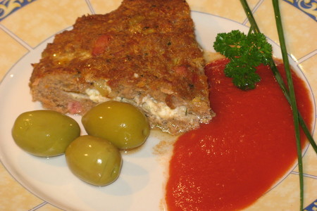 Фото к рецепту: Запеканка по-гречески с томатным кетчупом.