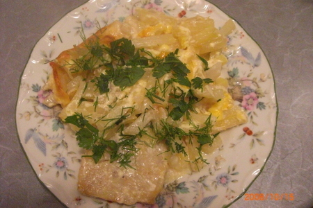 Фото к рецепту: Рыба запеченная под картошкой - ужин по быстрому