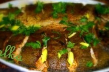 Фото к рецепту: Рыба запечёная в духовке с начинкой из лука-порей