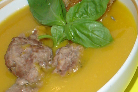 Фото к рецепту: Суп из тыквы с фрикадельками