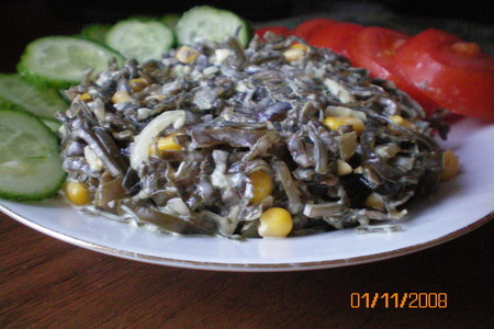 Фото к рецепту: Салат из морской капусты с овощами