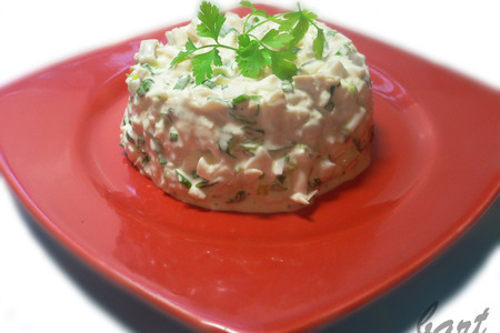Фото к рецепту: Салат с кальмарами (консервированными)