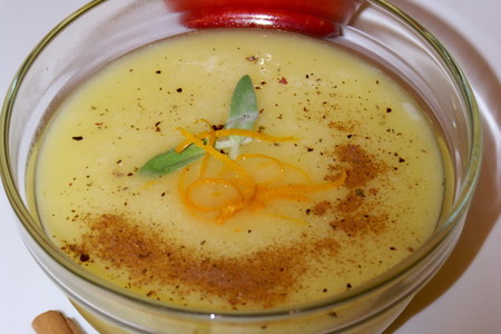 Фото к рецепту: Яблочно-имбирный суп на курином бульоне