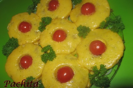 Фото к рецепту: Мясные оладушки с ананасом