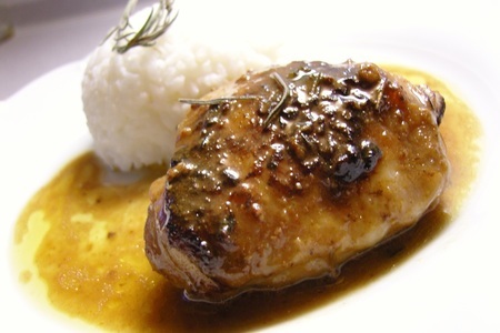 Фото к рецепту: Куриное мясо в пикантном соусе