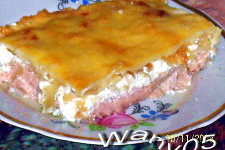Фото к рецепту: Рыба в духовке с жаренным луком и сыром