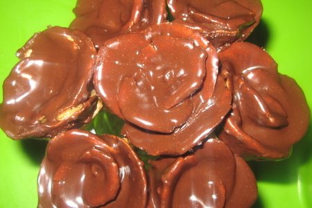 Фото к рецепту: Печенье "розочки"с шоколадом