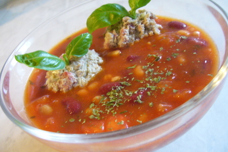 Фото к рецепту: Томатный суп-пюре  с фасолью а la cilli con carne