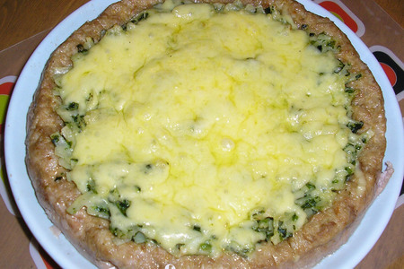 Фото к рецепту: Пирог открытый с лапшой и шпинатом