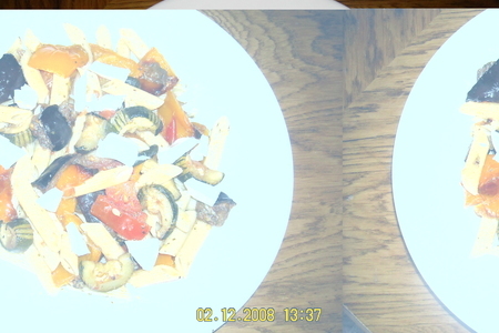 Фото к рецепту: Салат из макарон с овощами и песто
