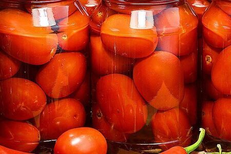 Фото к рецепту: Маринованные помидоры в микроволновке