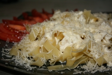 Фото к рецепту: Фетучини с классическим соусом альфредо