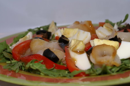 Салат с запеченным перцем и копченной рыбой