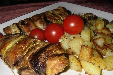 Фото к рецепту: Тилапия запеченная с кабачками и соусом из айвы