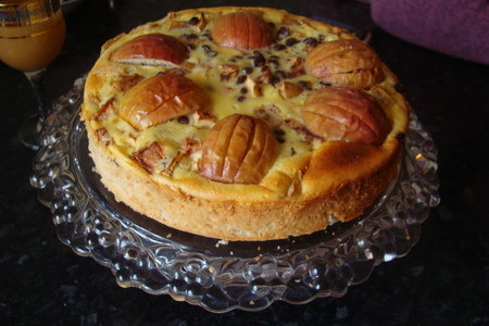 Фото к рецепту: Сметанный пирог с  яблоками