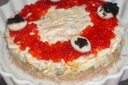 Фото к рецепту: Салат с тунцом и крабами