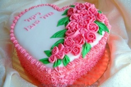 Фото к рецепту: Торт "сердце с розами"