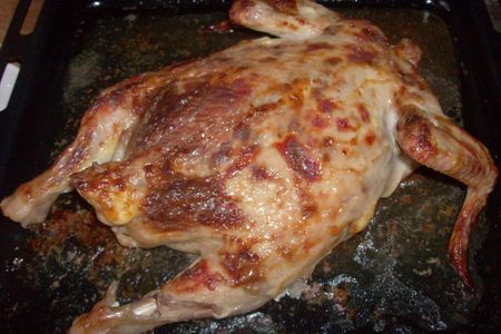 Фото к рецепту: Курица, фаршированная фисташками и печенью