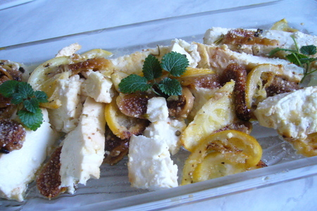 Фото к рецепту: Запеченная фета с инжиром и лимонами