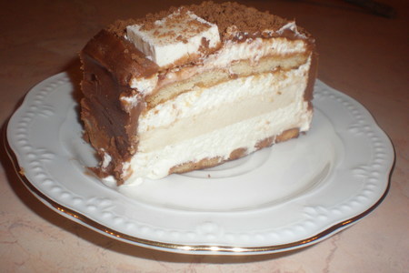 Фото к рецепту: Торт-пирожное из печенья и пастилы
