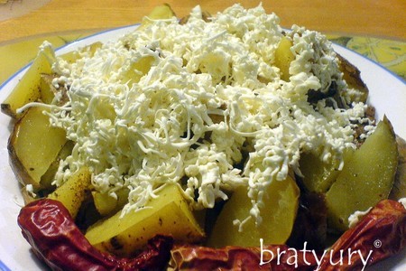 Фото к рецепту: Картофель по-исландски, с брынзой и приправами