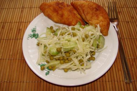 Фото к рецепту: Салат с капустой