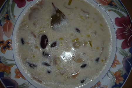 Фото к рецепту: Сырный суп с пореем и шампиньонами