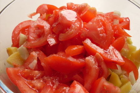 Фото к рецепту: Салат из летних помидоров