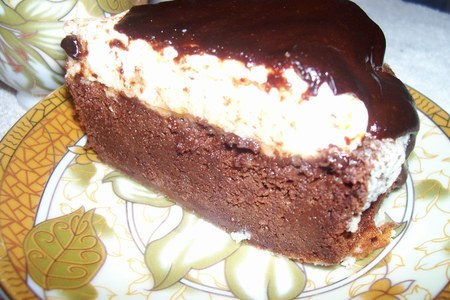 Фото к рецепту: Торт шоколадный с безе (без муки)