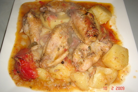 Фото к рецепту: Маринованные куриные куски запечёные с картошкой