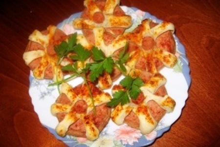 Фото к рецепту: Колбасные хризантемы