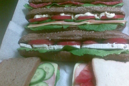 Фото к рецепту: Закрытые бутерброды  типа сандвич и тост на любой вкус