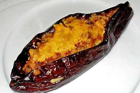 Фото к рецепту: Баклажаны,фаршированные сыром фета и кедровыми орешками