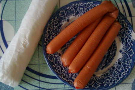 Фото к рецепту: Сосиски в слоённом тесте по французки.