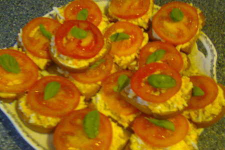 Фото к рецепту: Будерброды с помидорами.