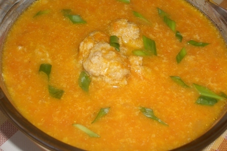 Фото к рецепту: Тыквенный суп с кнелями