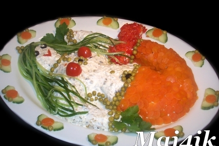 Фото к рецепту: Праздничный салат "русалочка"