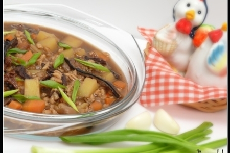 Фото к рецепту: Постный грибной суп с перловкой