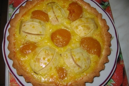 Фото к рецепту: Пирог с яблоками и абрикосами