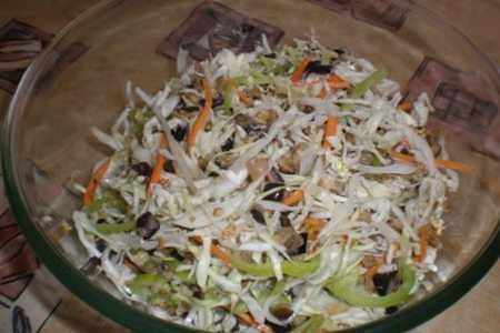 Салат с баклажанами и капустой