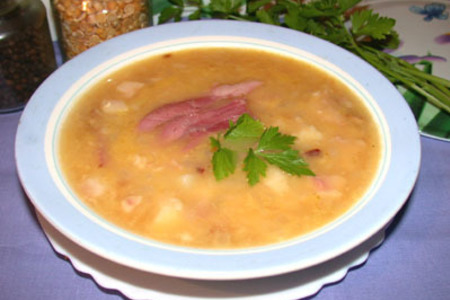 Фото к рецепту: Суп гороховый с копченостями