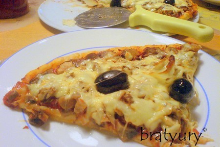 Фото к рецепту: Пицца с огромным количеством грибов