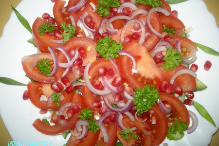 Фото к рецепту: Салат из помидоров с гранатом